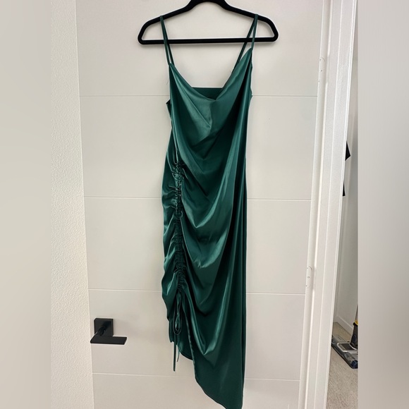 Emerald green satin v-neck midi formal dress ruched slit wedding event Festive M - Picture 7 of 12